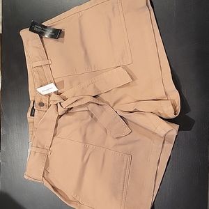 Banana republic 4" short with belt, nwt sz 18
